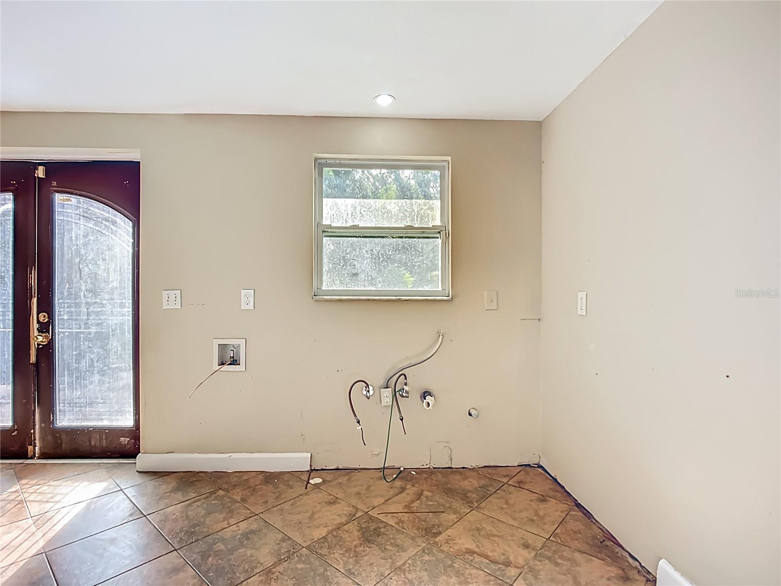 Kitchen footprint - Renovation Loan would be perfect to make this your own style.