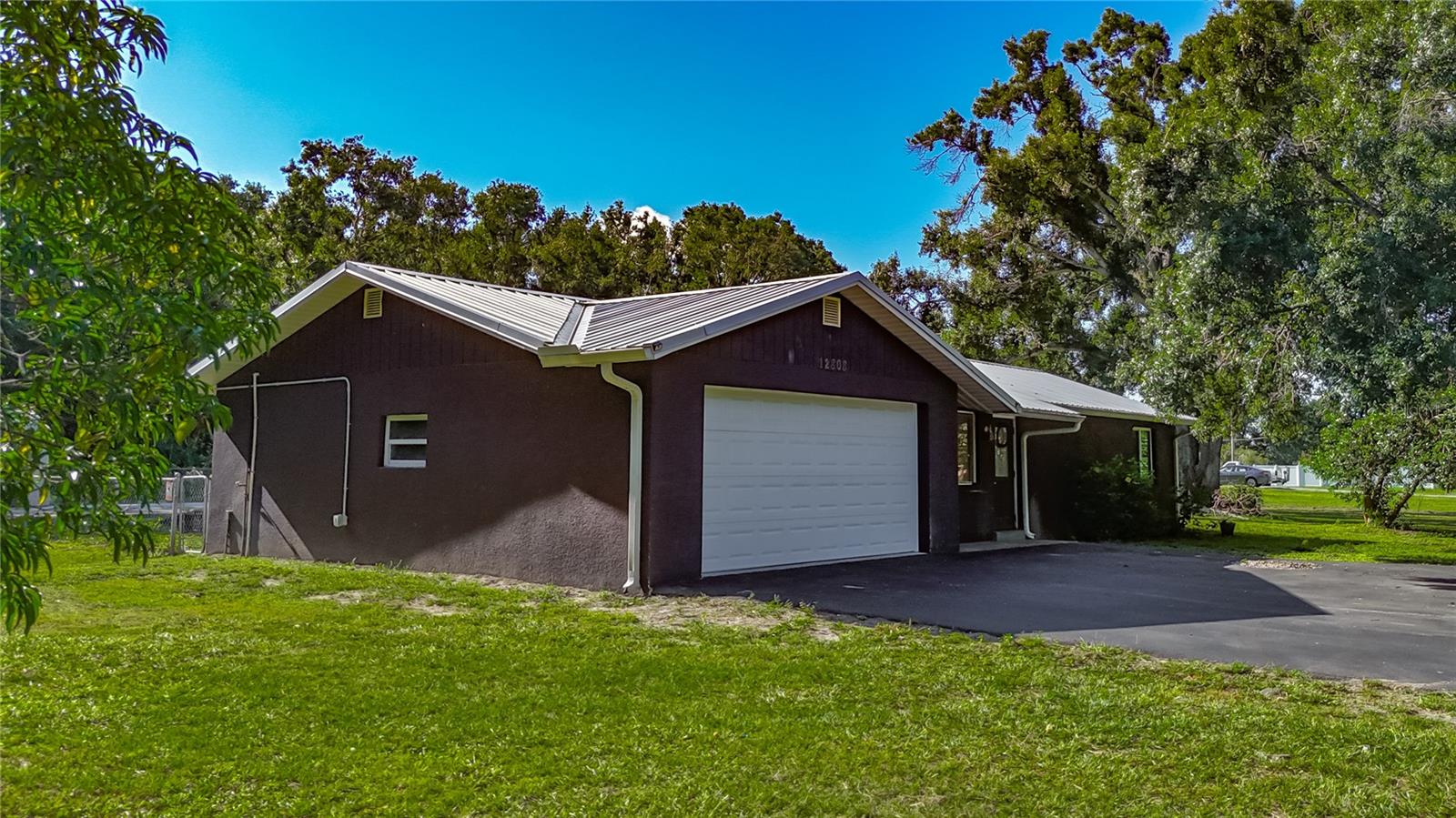 2 bed, 1 bath, 2 car garage
