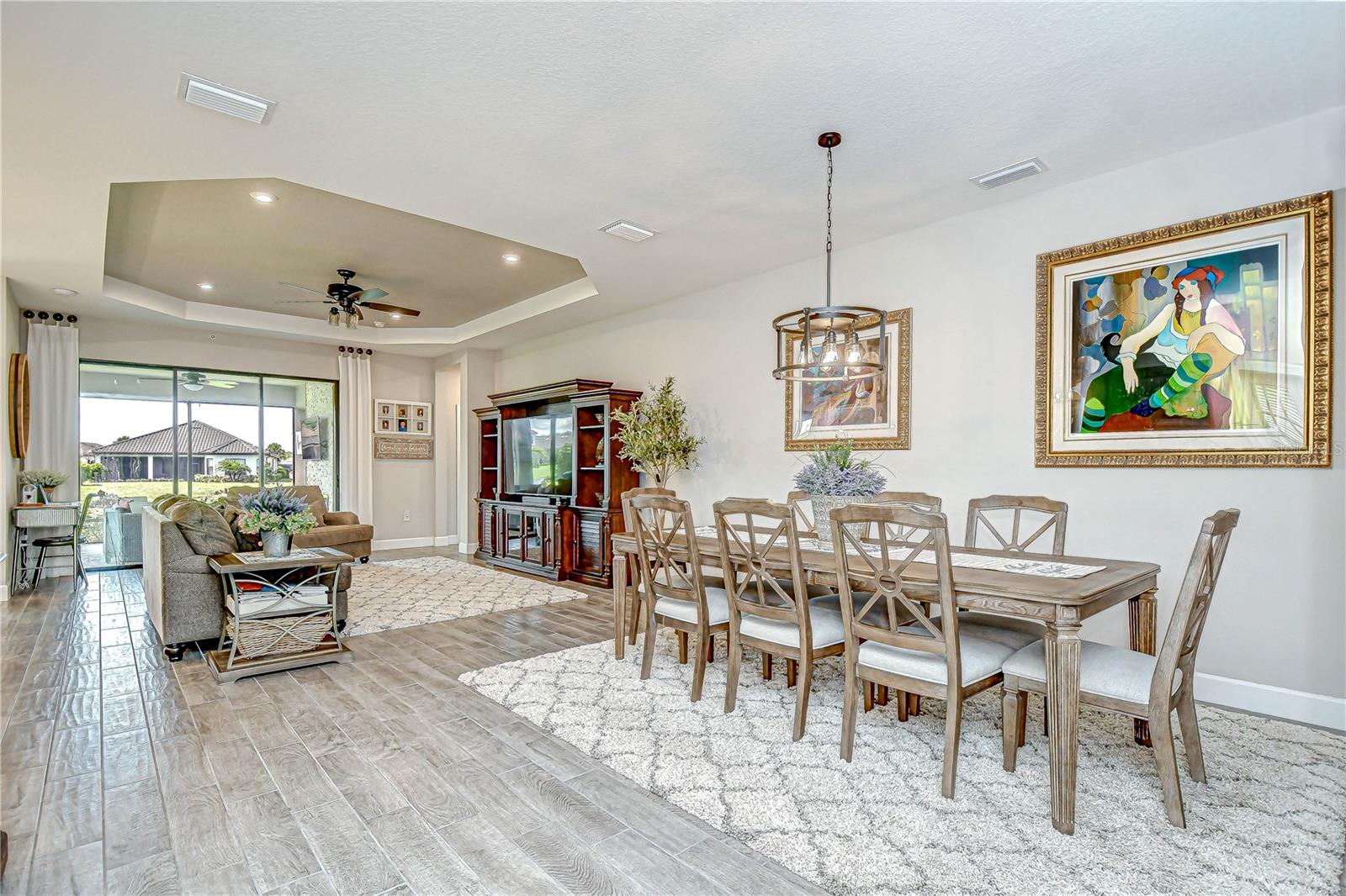 Open floor plan!