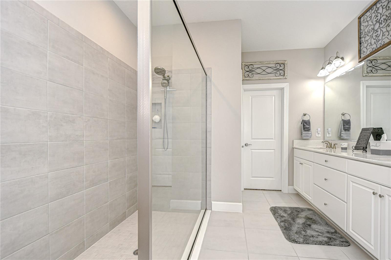 En-suite bathroom!