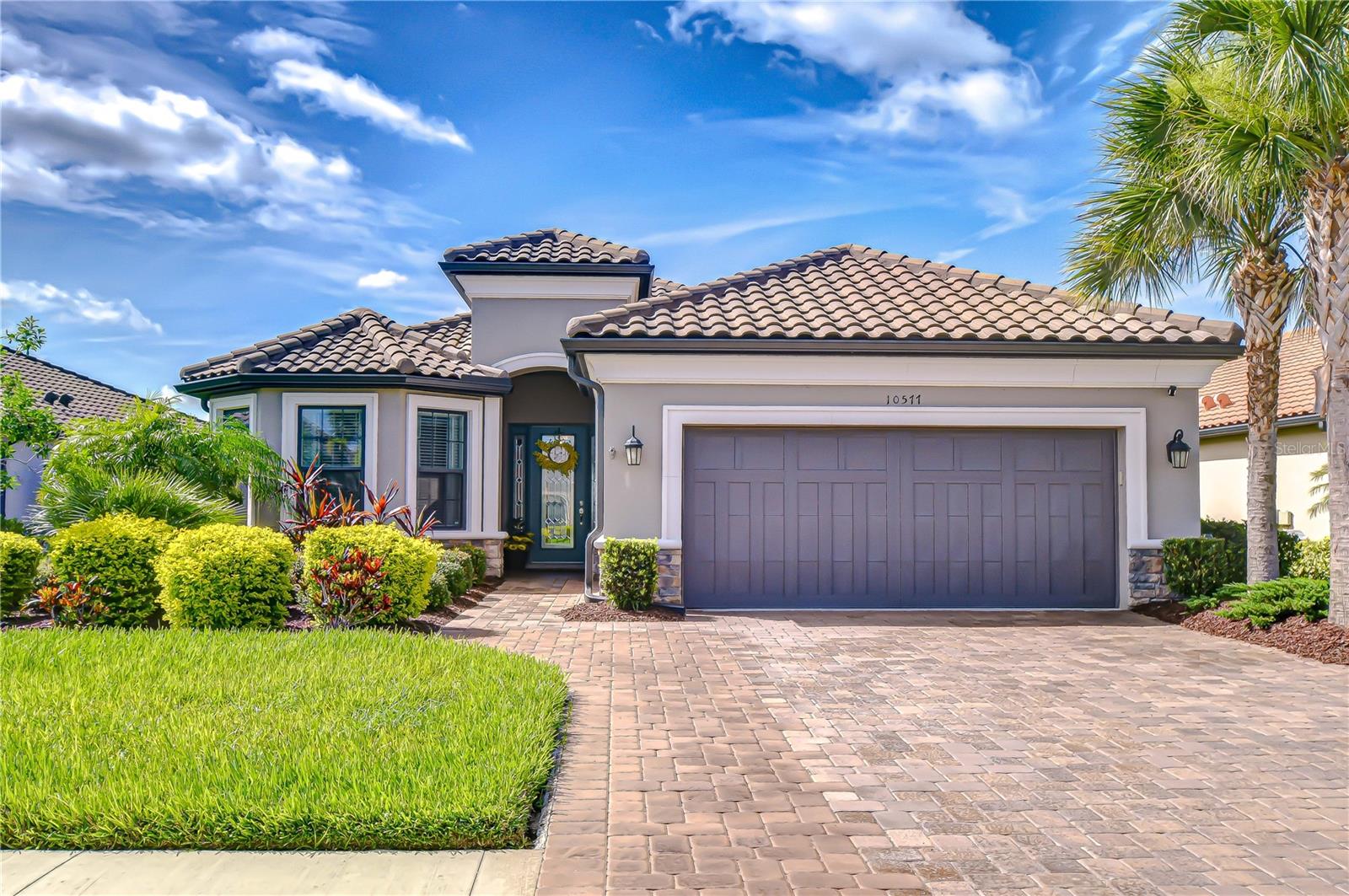 Wonderful curb appeal!