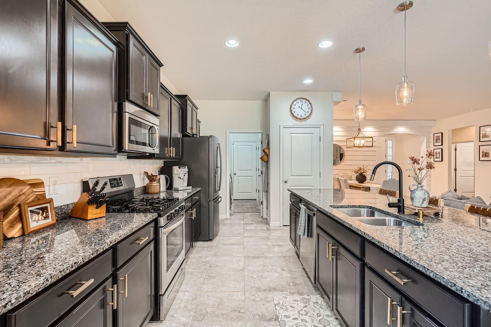 6307 Shadowlake Dr - Kitchen