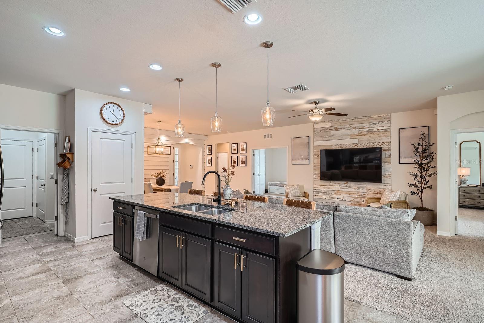 6307 Shadowlake Dr - Kitchen / Living Area