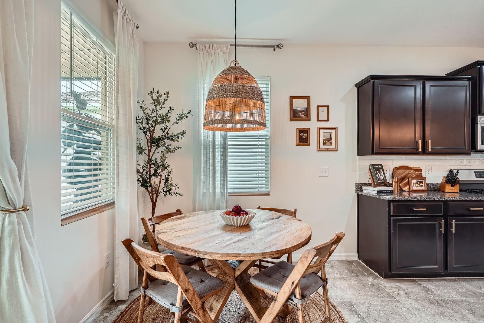6307 Shadowlake Dr - Breakfast Nook