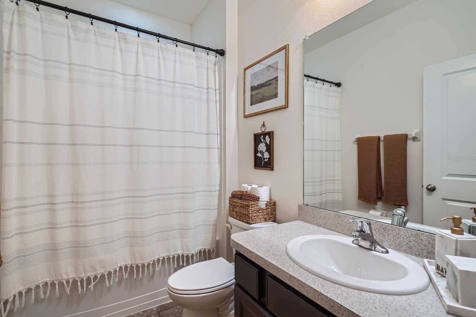 6307 Shadowlake Dr - Guest Bathroom