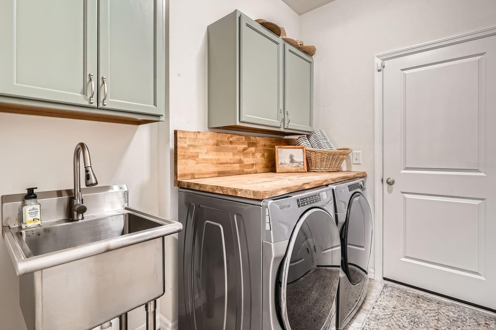 6307 Shadowlake Dr - Laundry