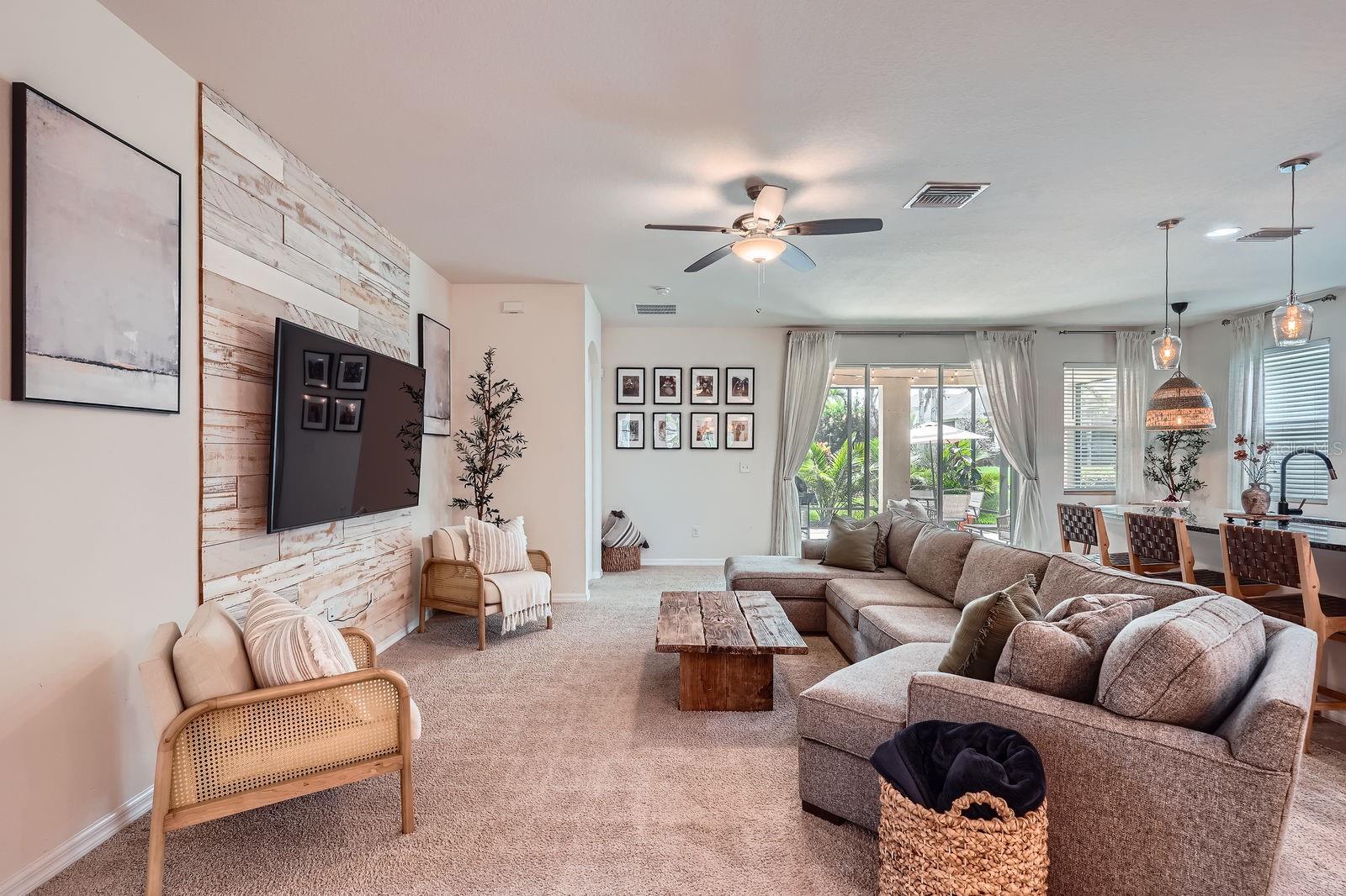 6307 Shadowlake Dr - Living Area