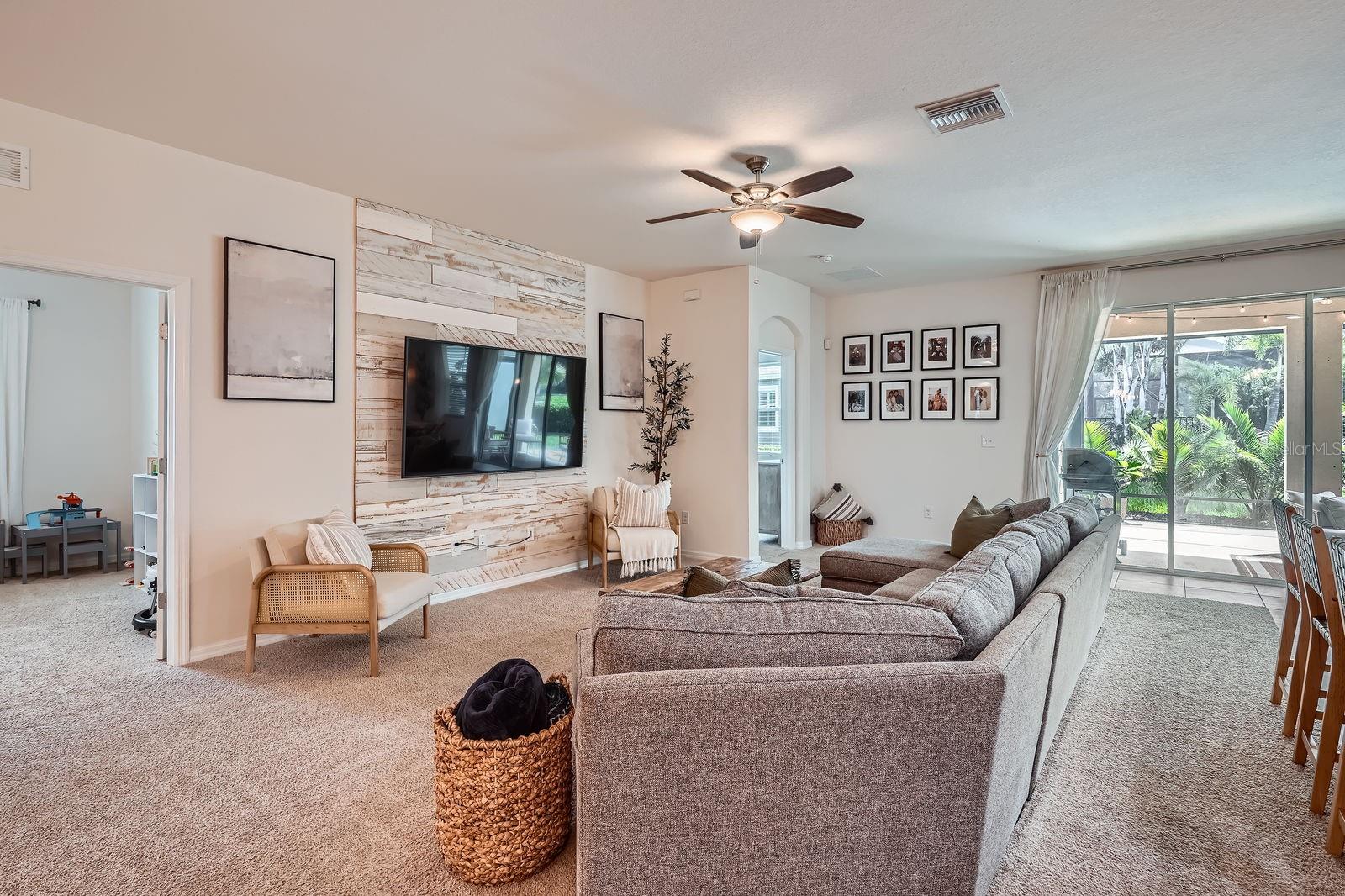 6307 Shadowlake Dr - Living Area