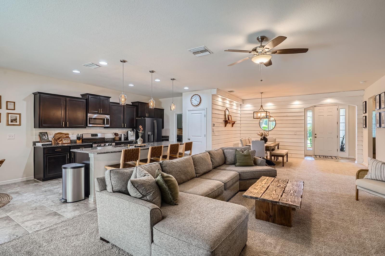 6307 Shadowlake Dr - Living Area / Kitchen