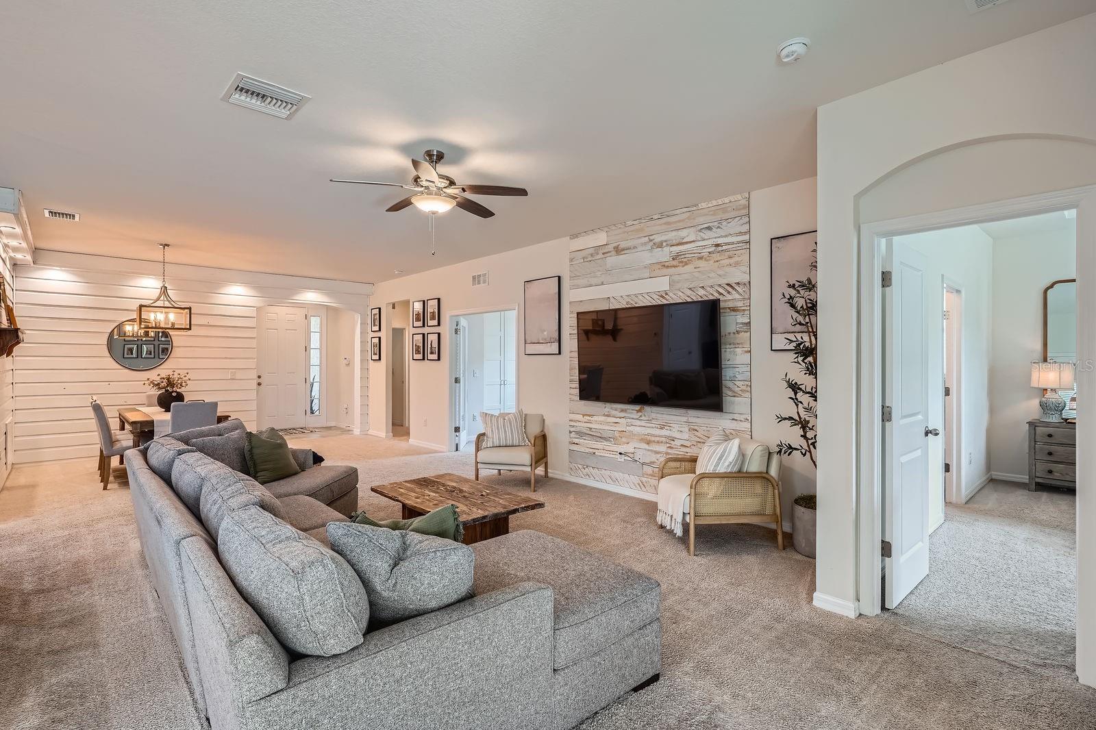 6307 Shadowlake Dr - Living Area