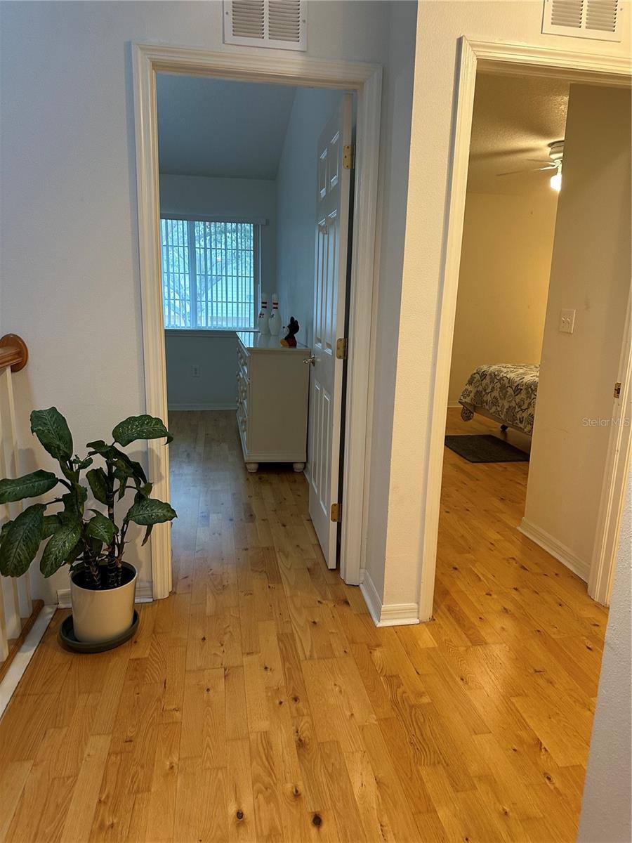 upstairs hallway beteen bedrooms