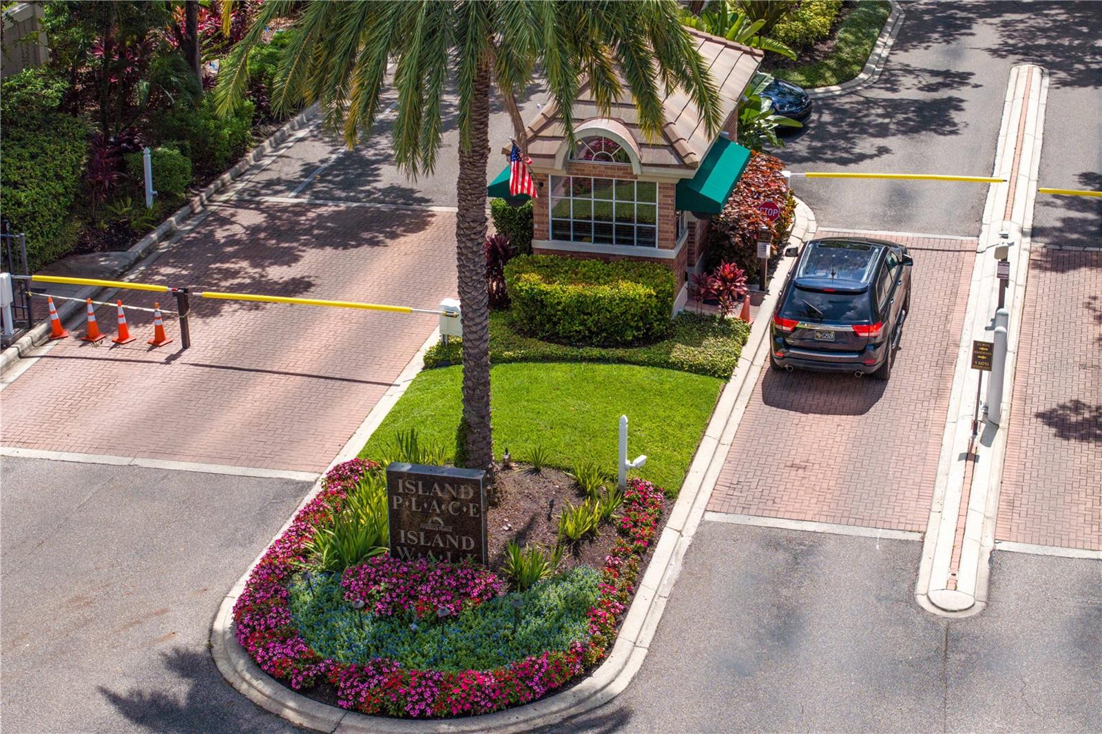 Island Place on beautiful Harbour Island is a 24-hr gated/guarded community in the Heart of the City.