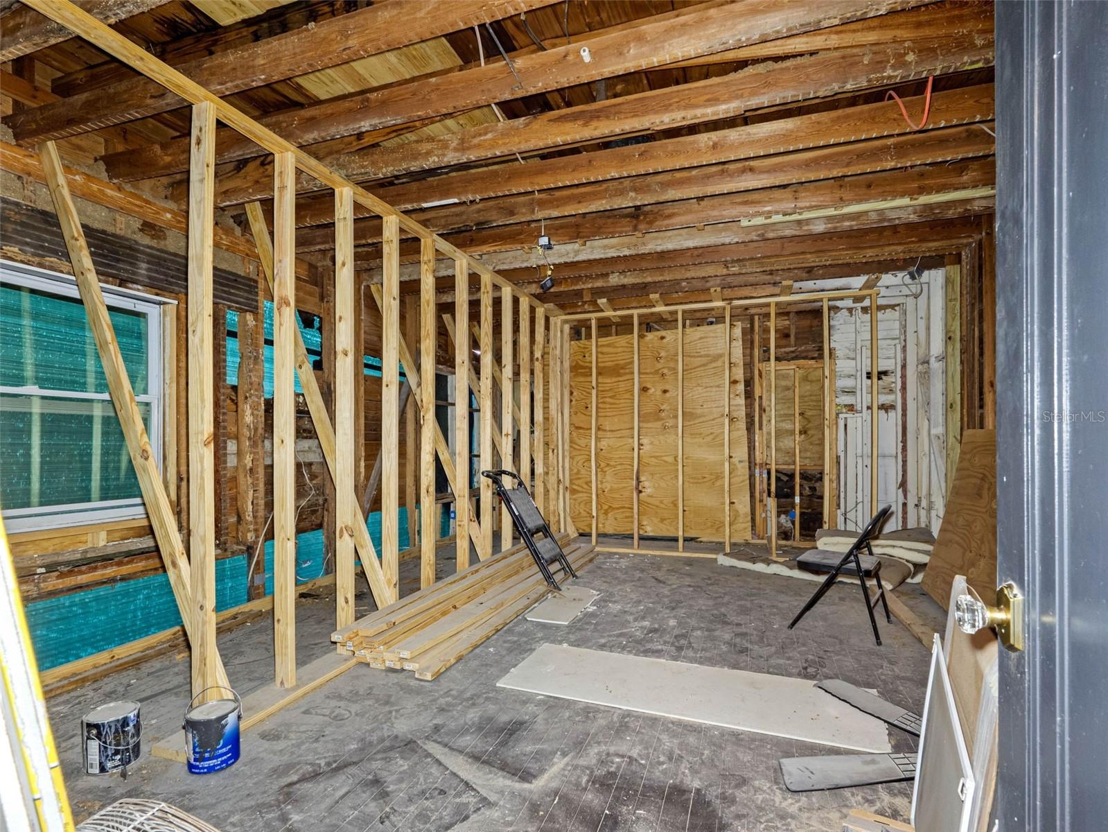 Primary bedroom needs to be refinished
