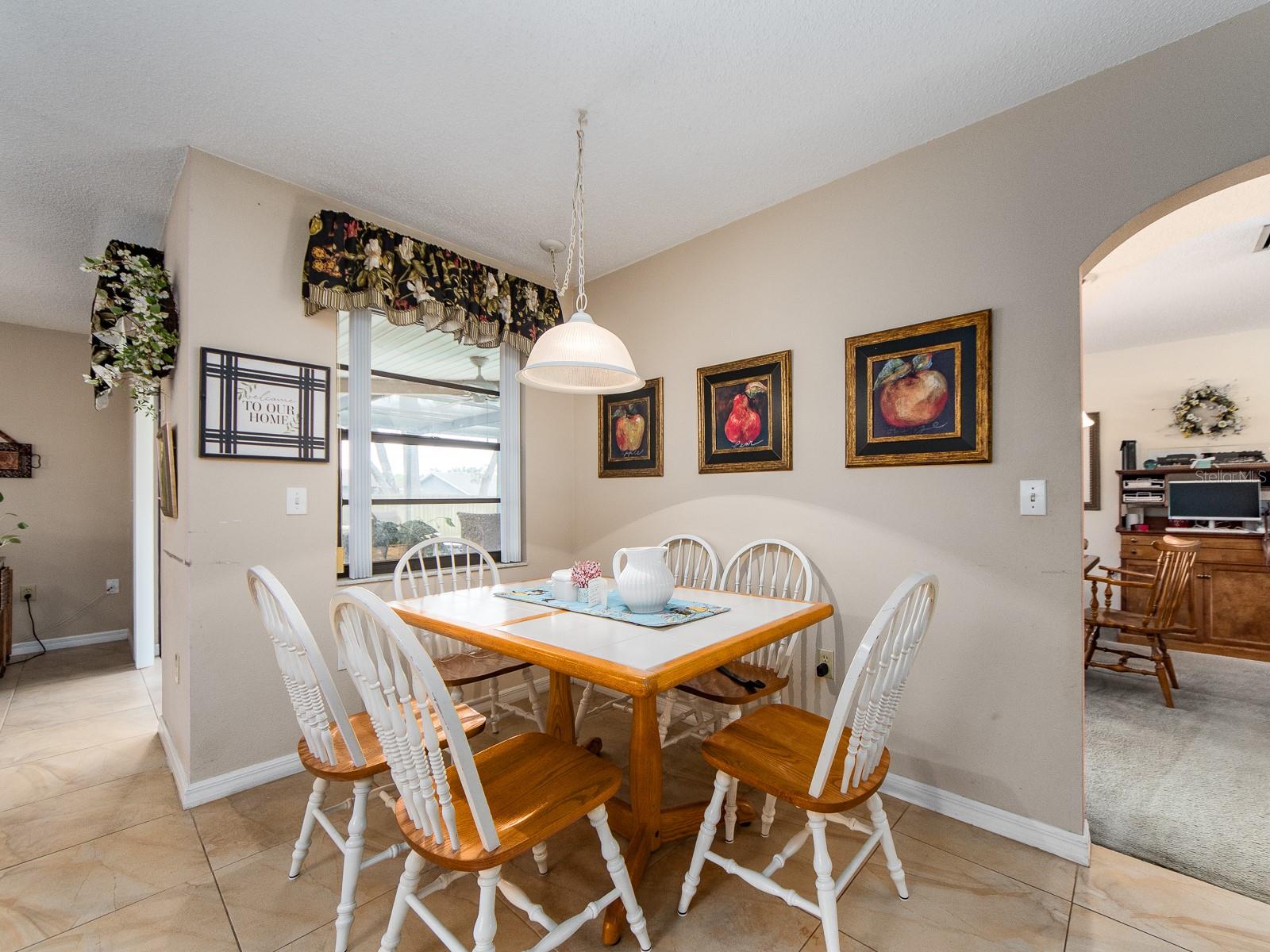 Eat-in kitchen