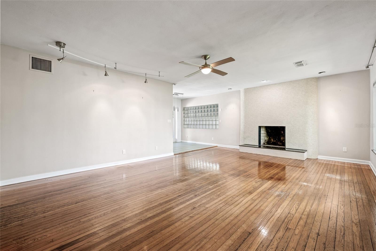 Room without staging.
