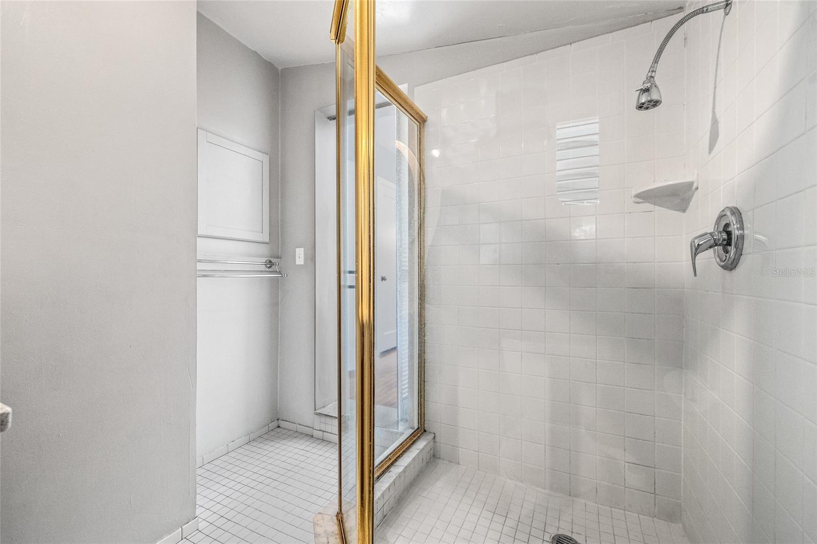 Rear bedroom en-suite bathroom.