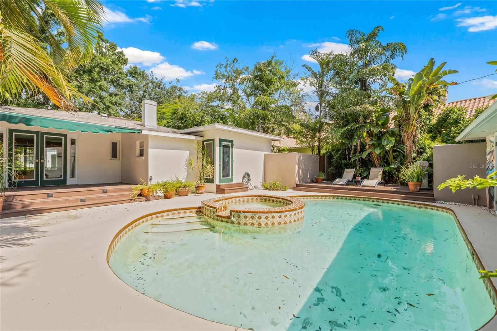 Pool/spa looking toward the main dwelling.