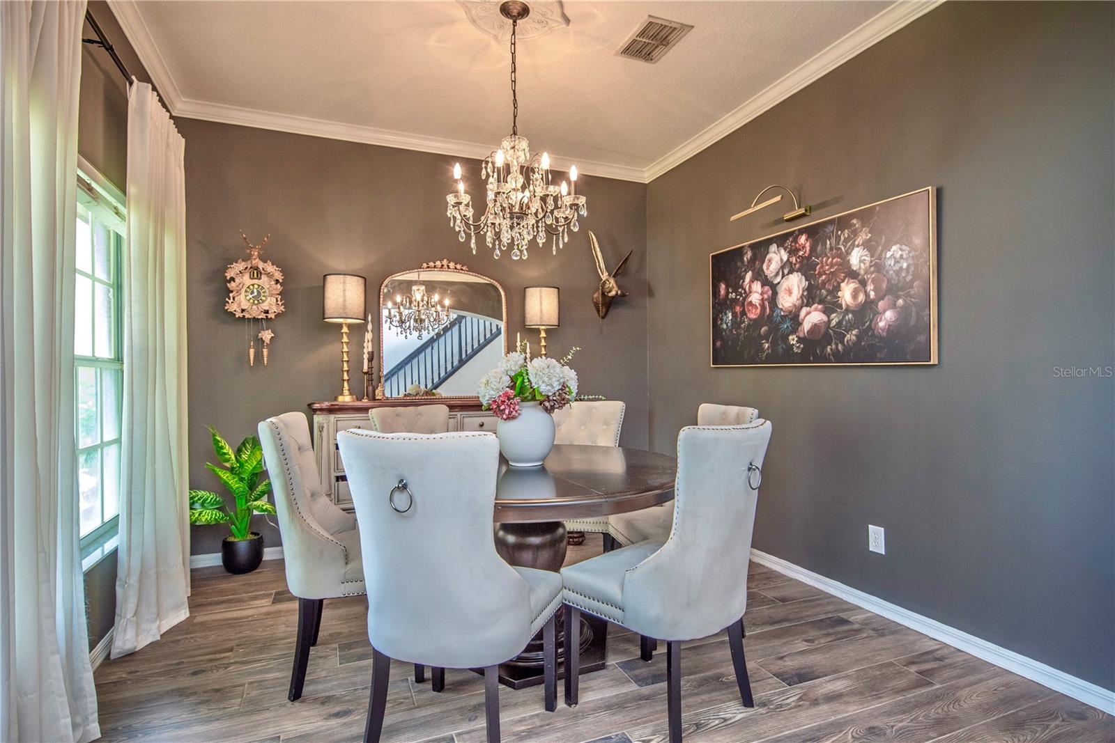 Dining room.