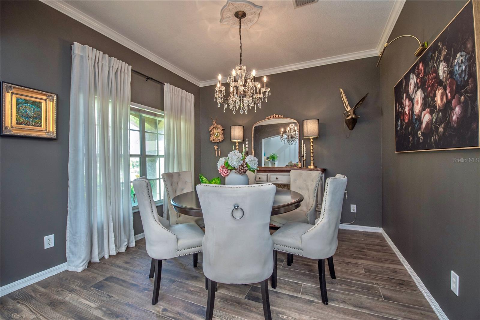Dining room.