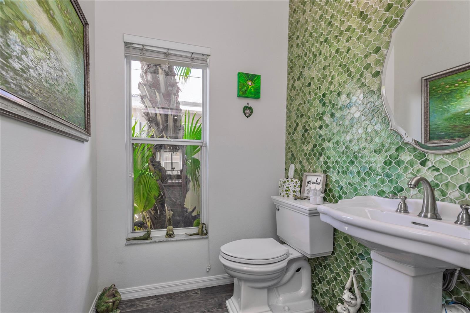 Guest bathroom.
