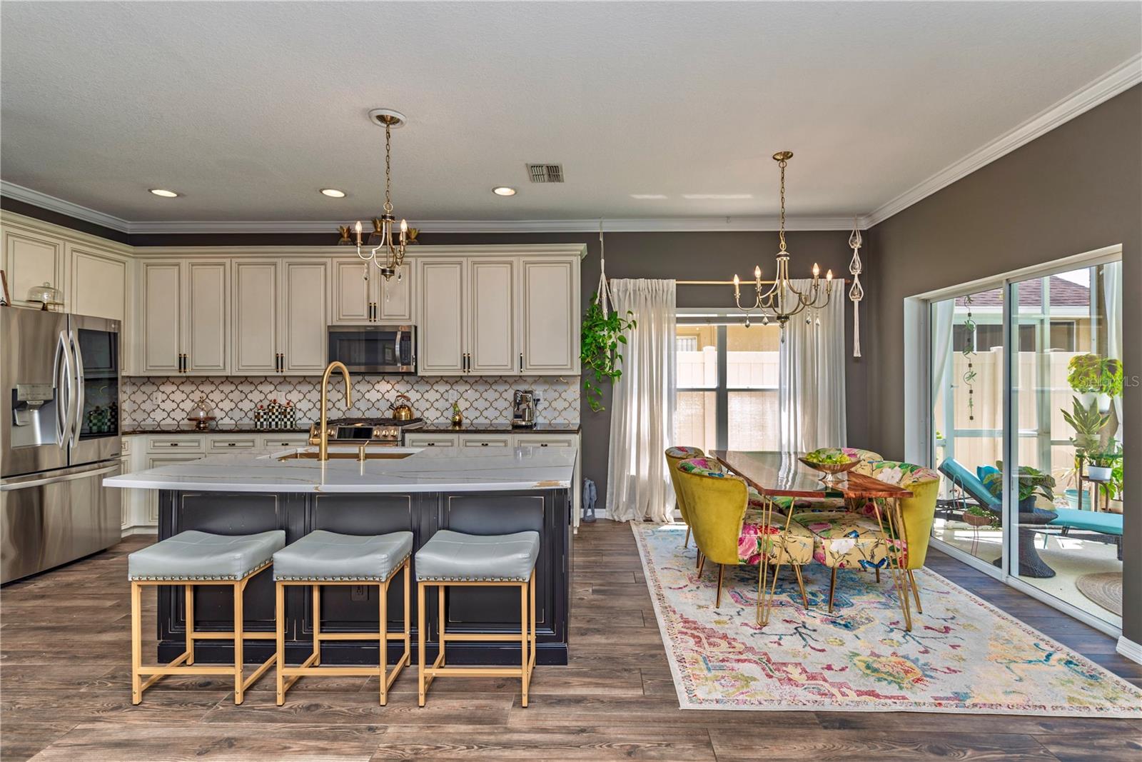 Breakfast bar.