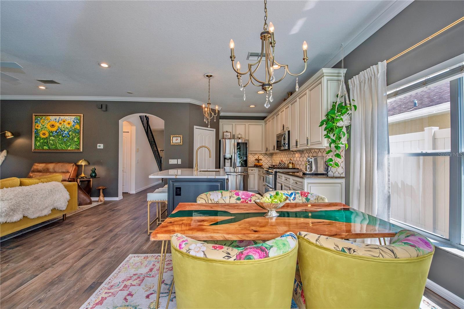 Dinette and kitchen.