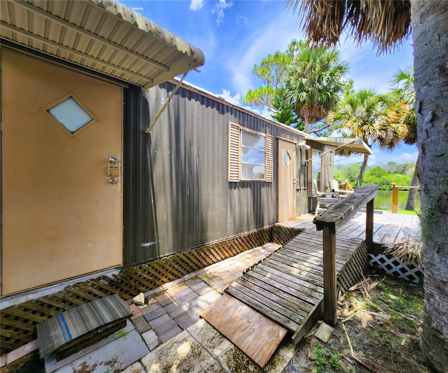 Main Entrance: 6975 Edgewater Dr: 1 bedroom, 1 bathroom MH, 480sf