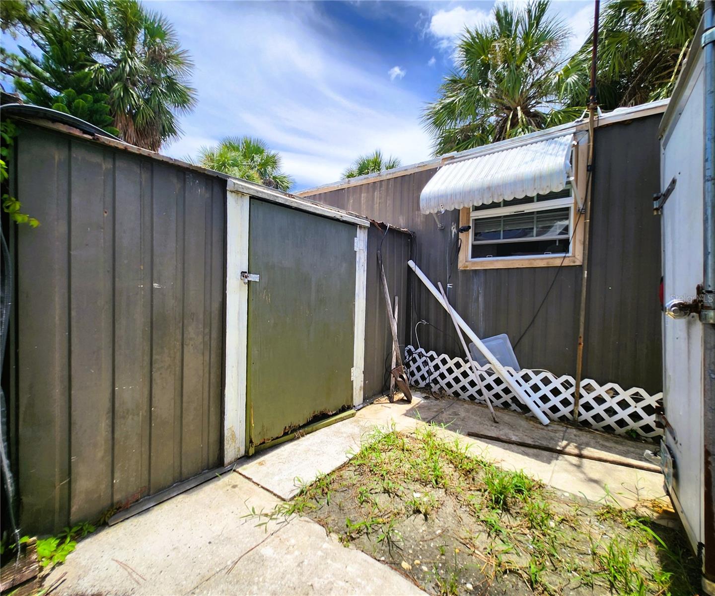 6975 Edgewater Dr: (trailer does not convey) 1 bedroom, 1 bathroom MH, 480sf