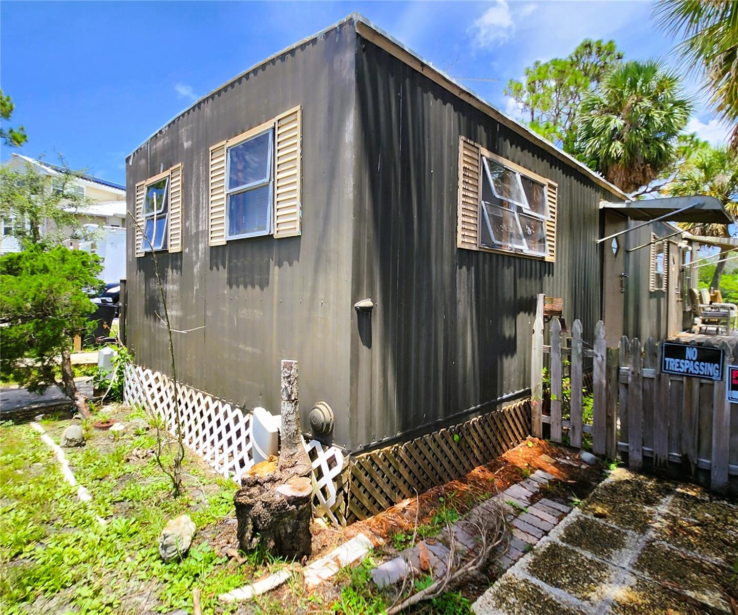6975 Edgewater Dr: 1 bedroom, 1 bathroom MH, 480sf