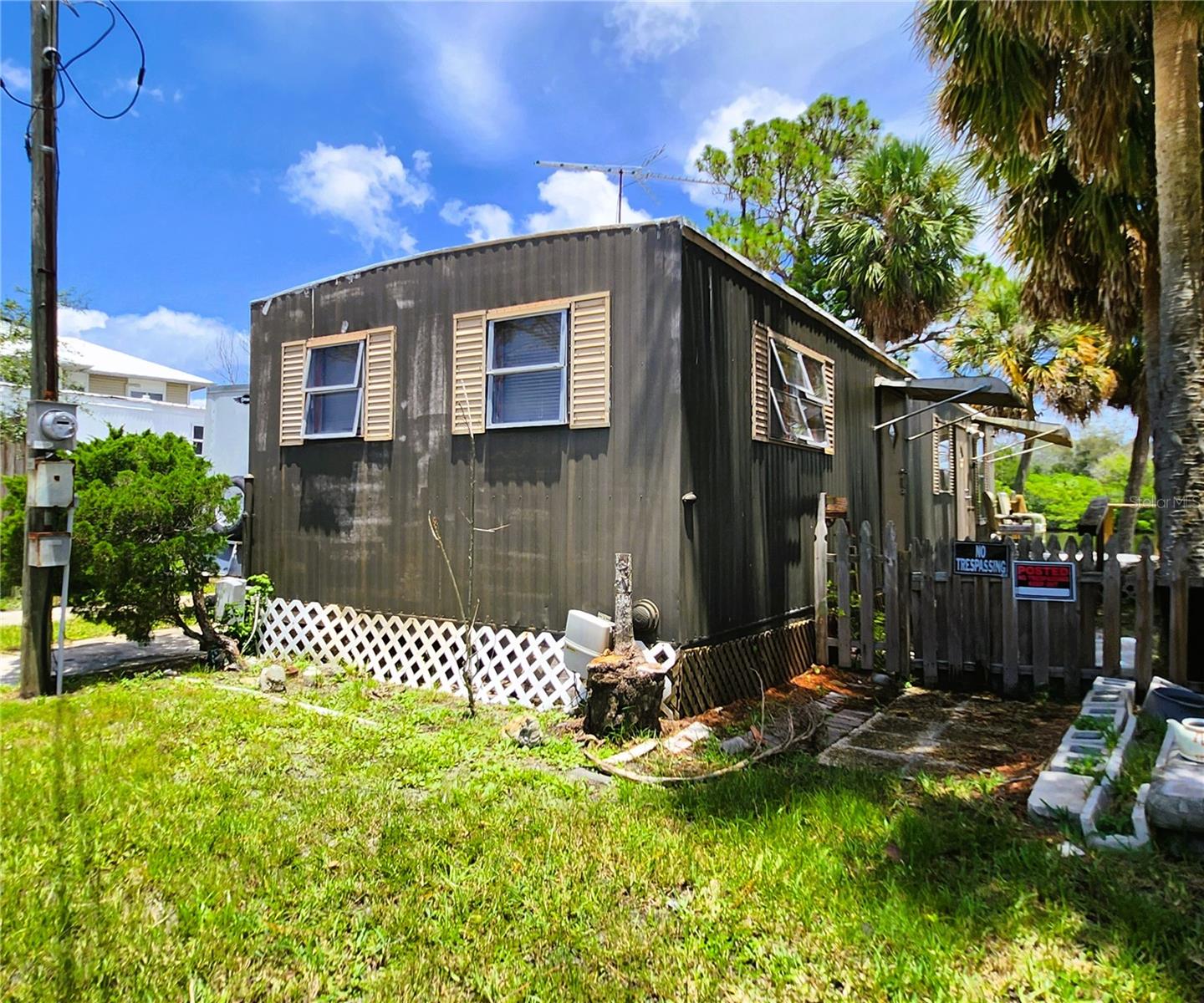 6975 Edgewater Dr: 1 bedroom, 1 bathroom MH, 480sf