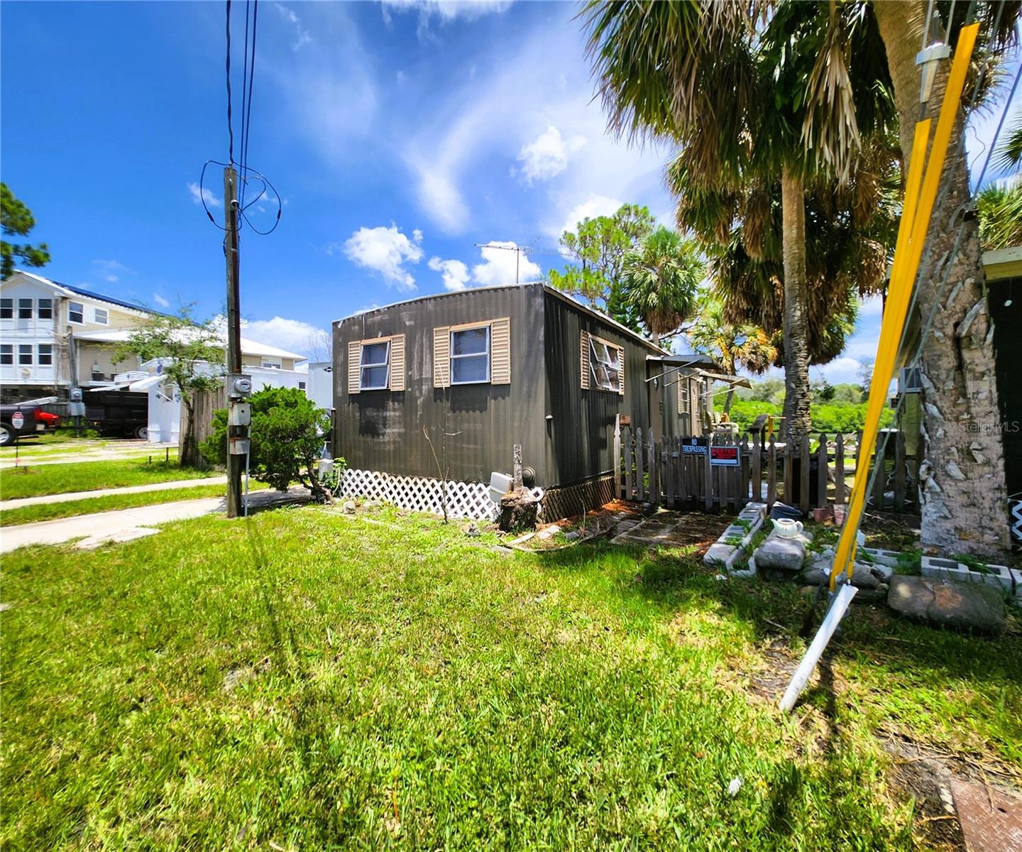 6975 Edgewater Dr: 1 bedroom, 1 bathroom MH, 480sf
