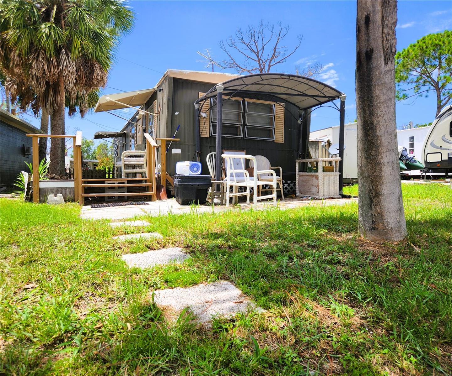 6975 Edgewater Dr: Rearview of MH