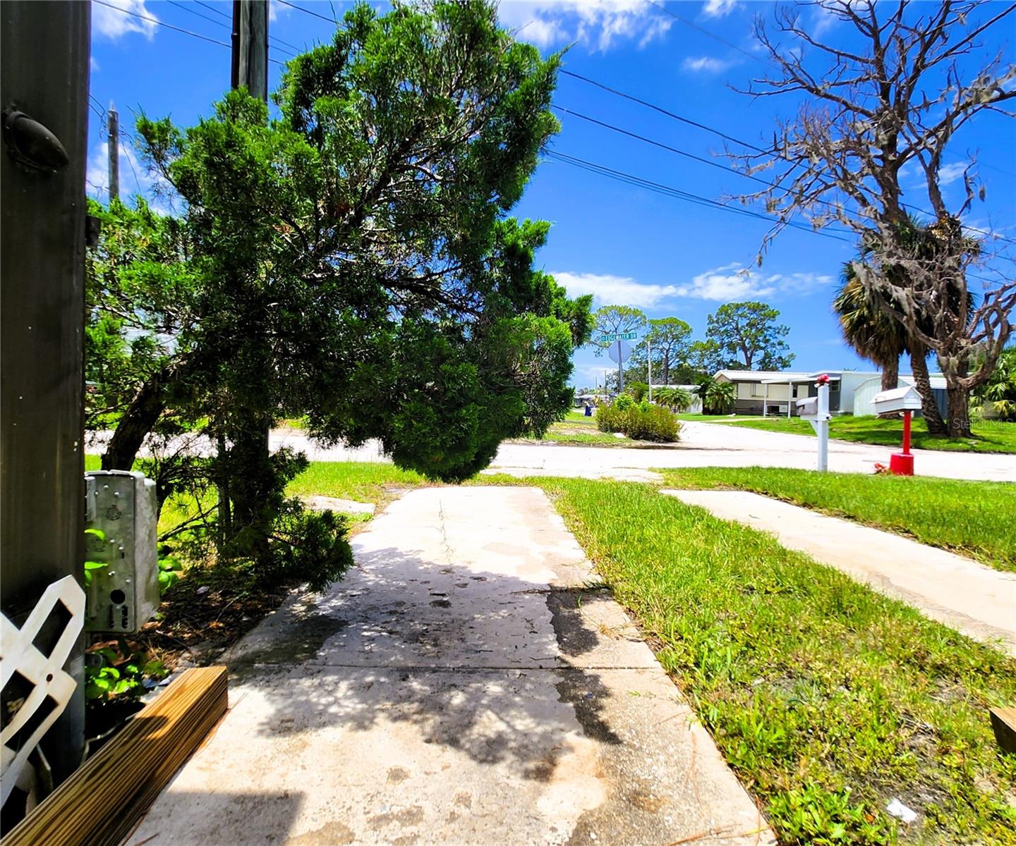 6975 Edgewater Driveway: 1 bedroom, 1 bathroom MH, 480sf