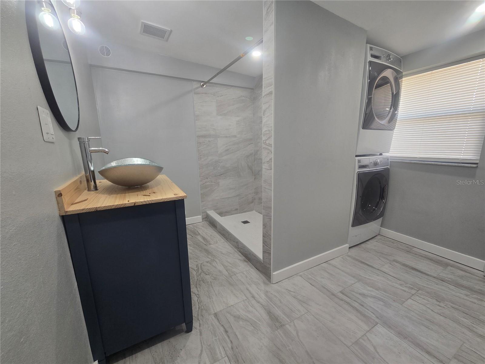 2ND BATHROOM