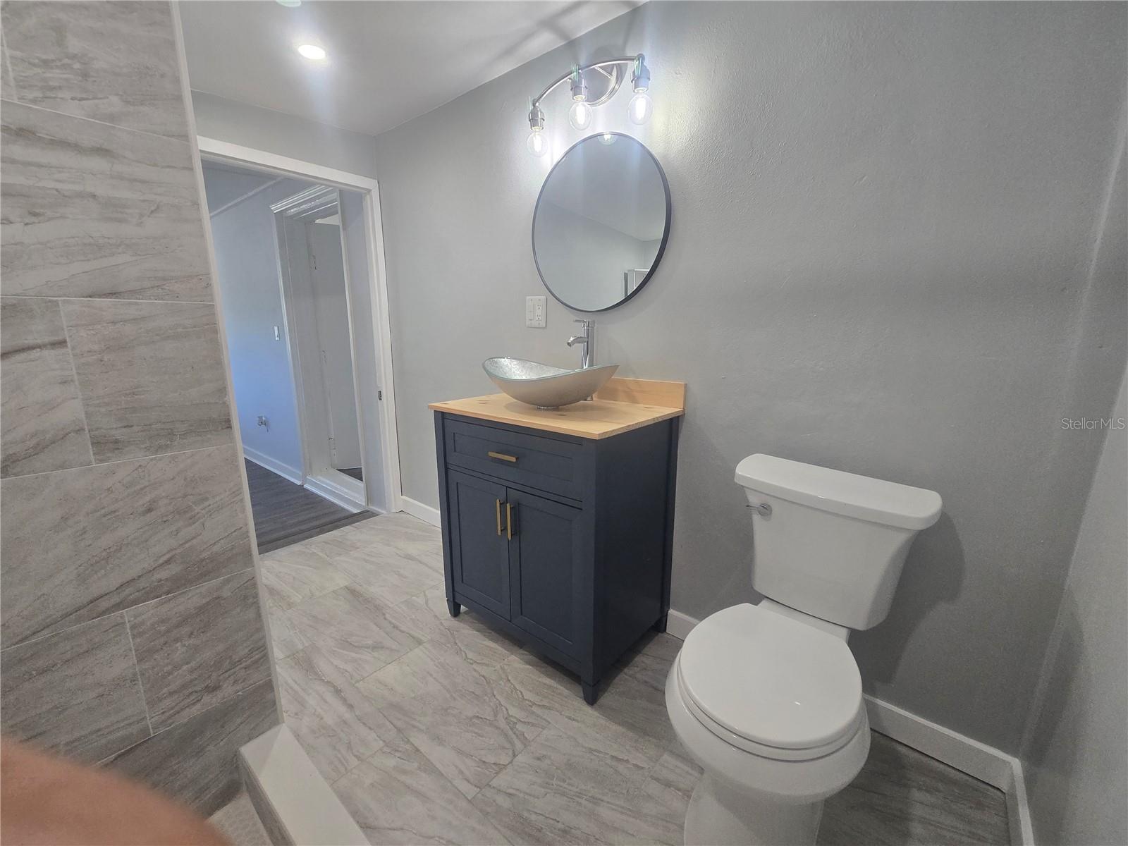 2ND BATHROOM