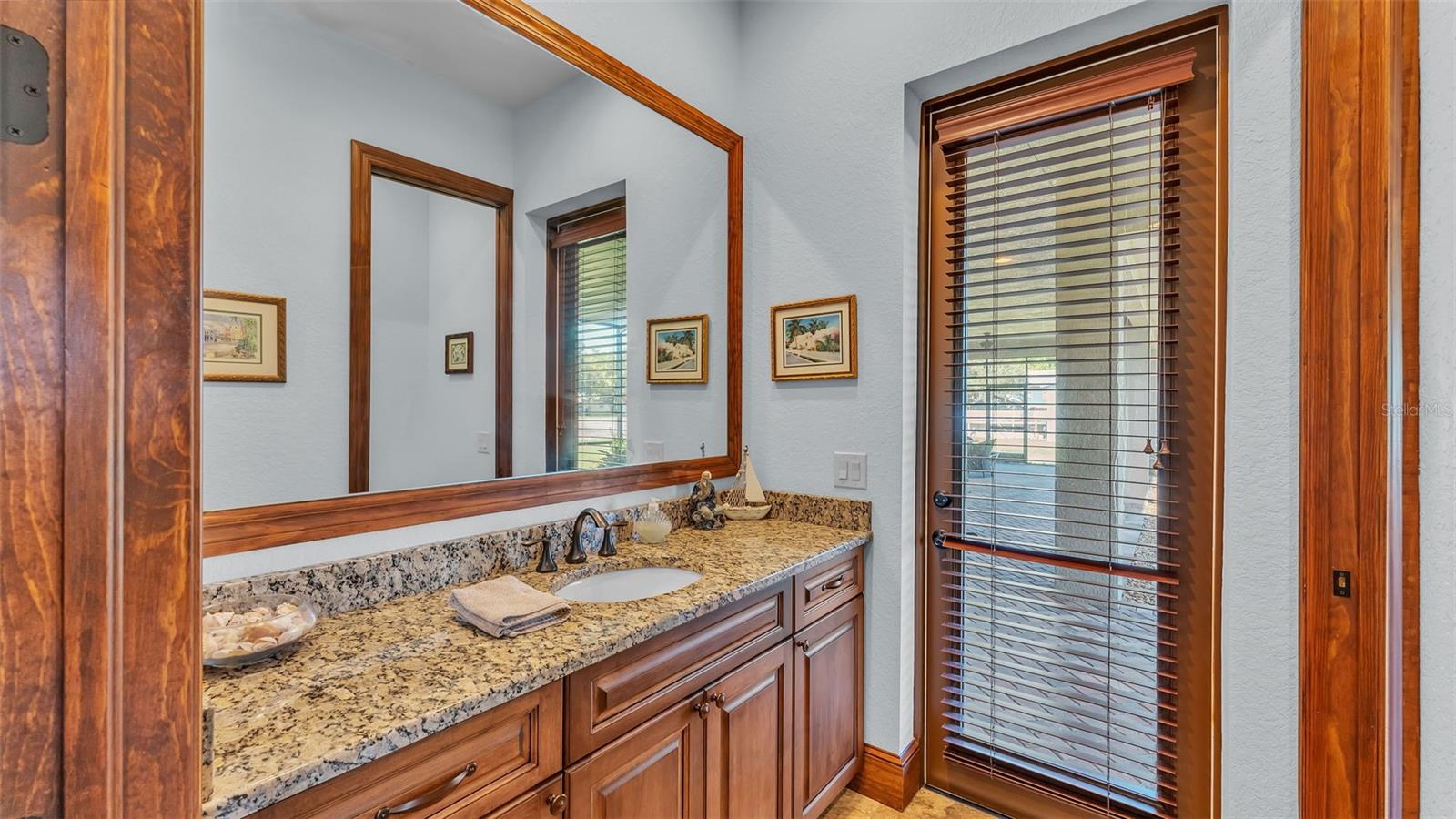 1/2 bathroom