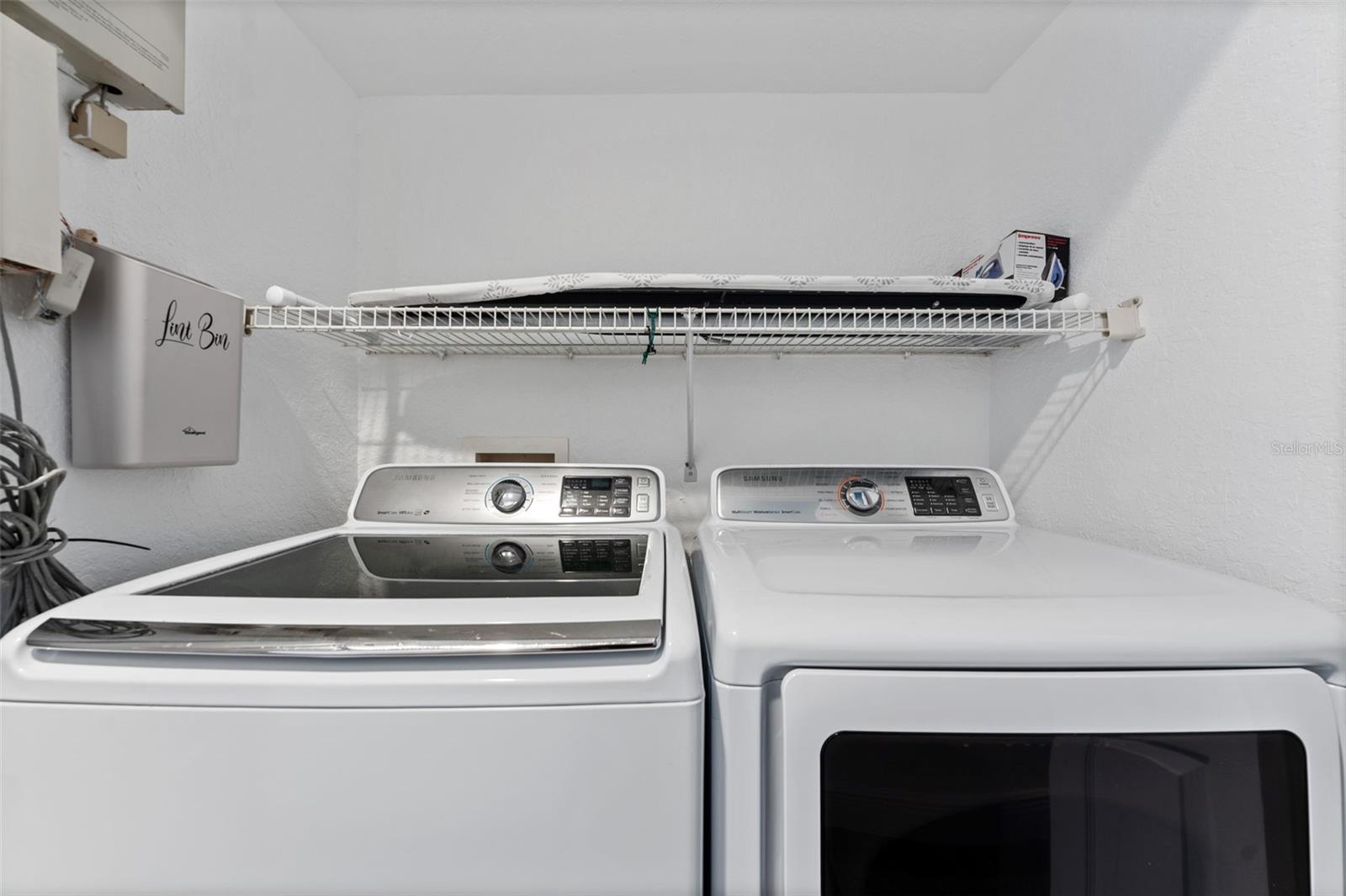 Full sized w/d in laundry closet on first floor