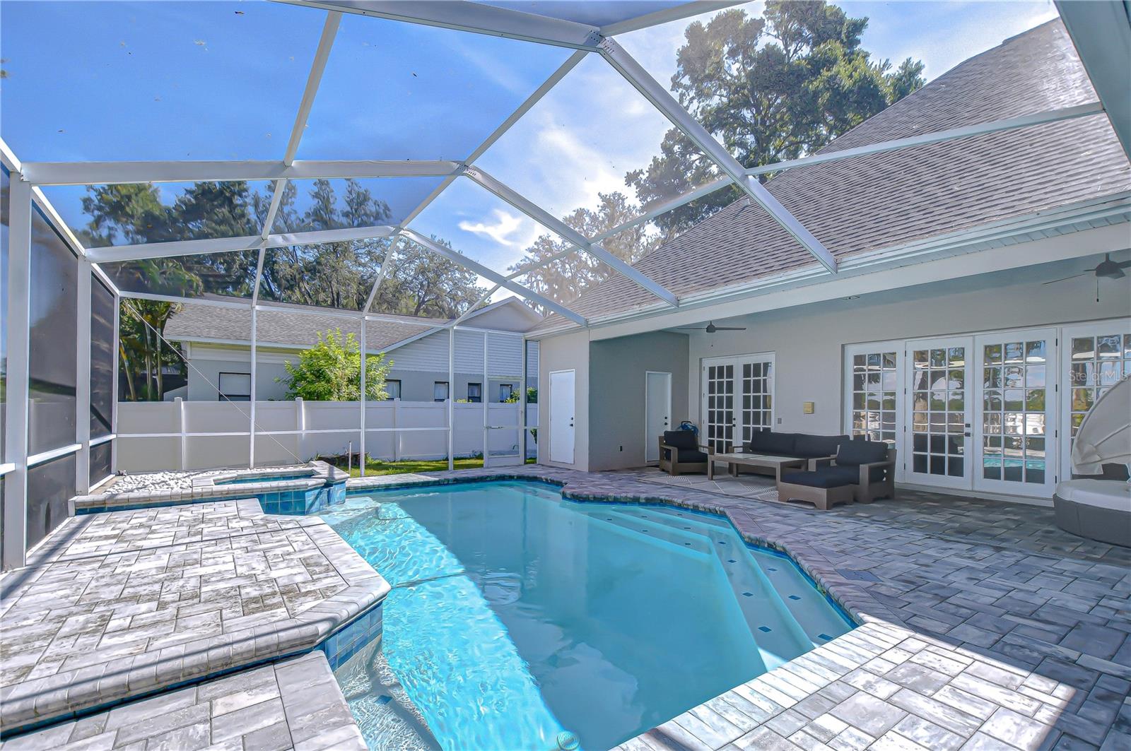 Beautiful pavered lanai!