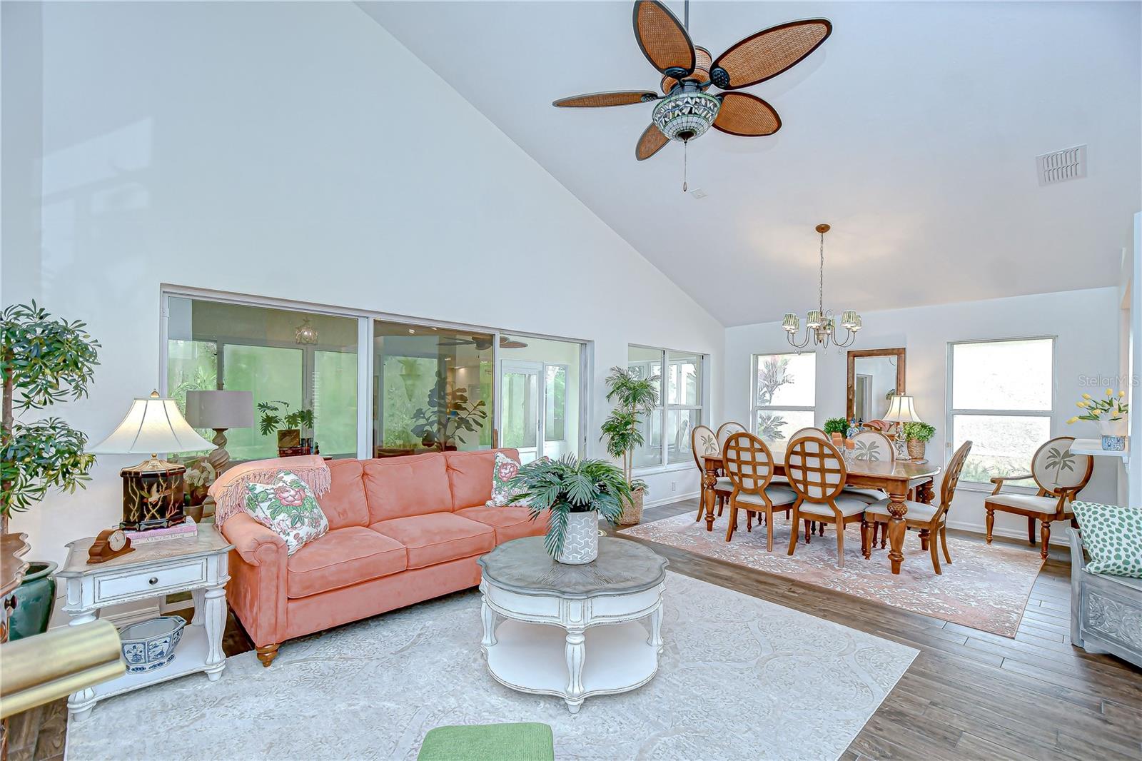LIVING/DINING