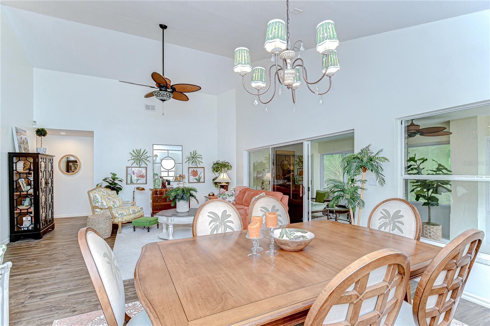 LIVING/DINING