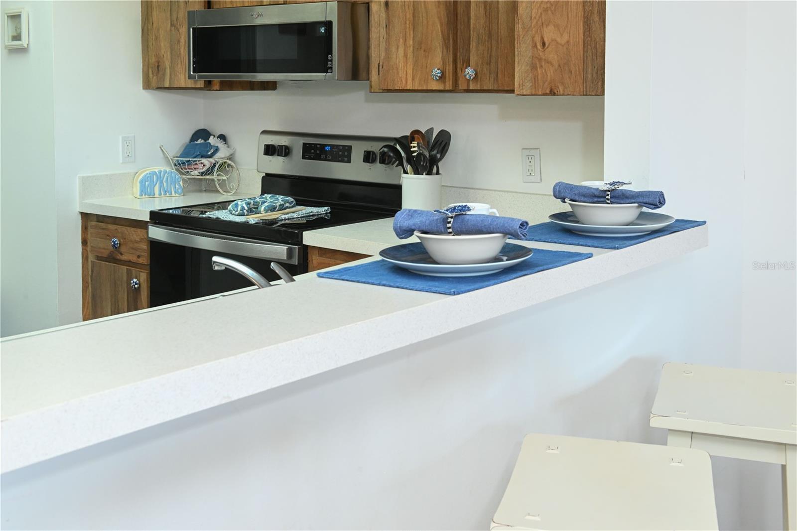 Kitchen with breakfast bar