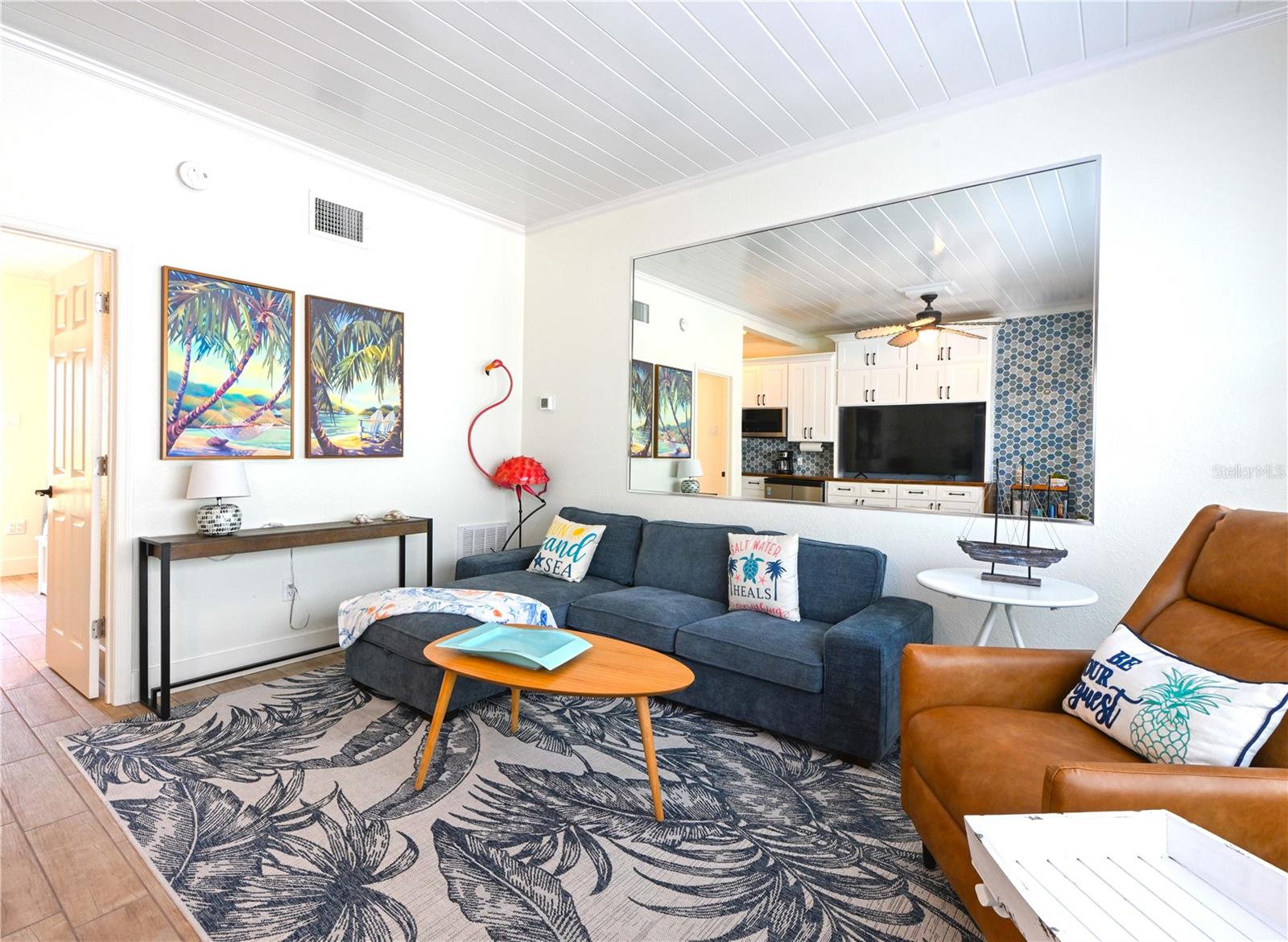 Spacious living area, perfect for sleeper bed