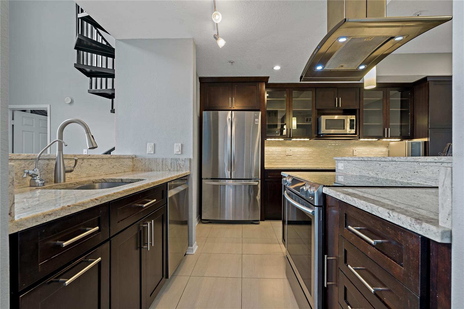 Level 4 Granite Counters with Custom Cabinets and Drawers