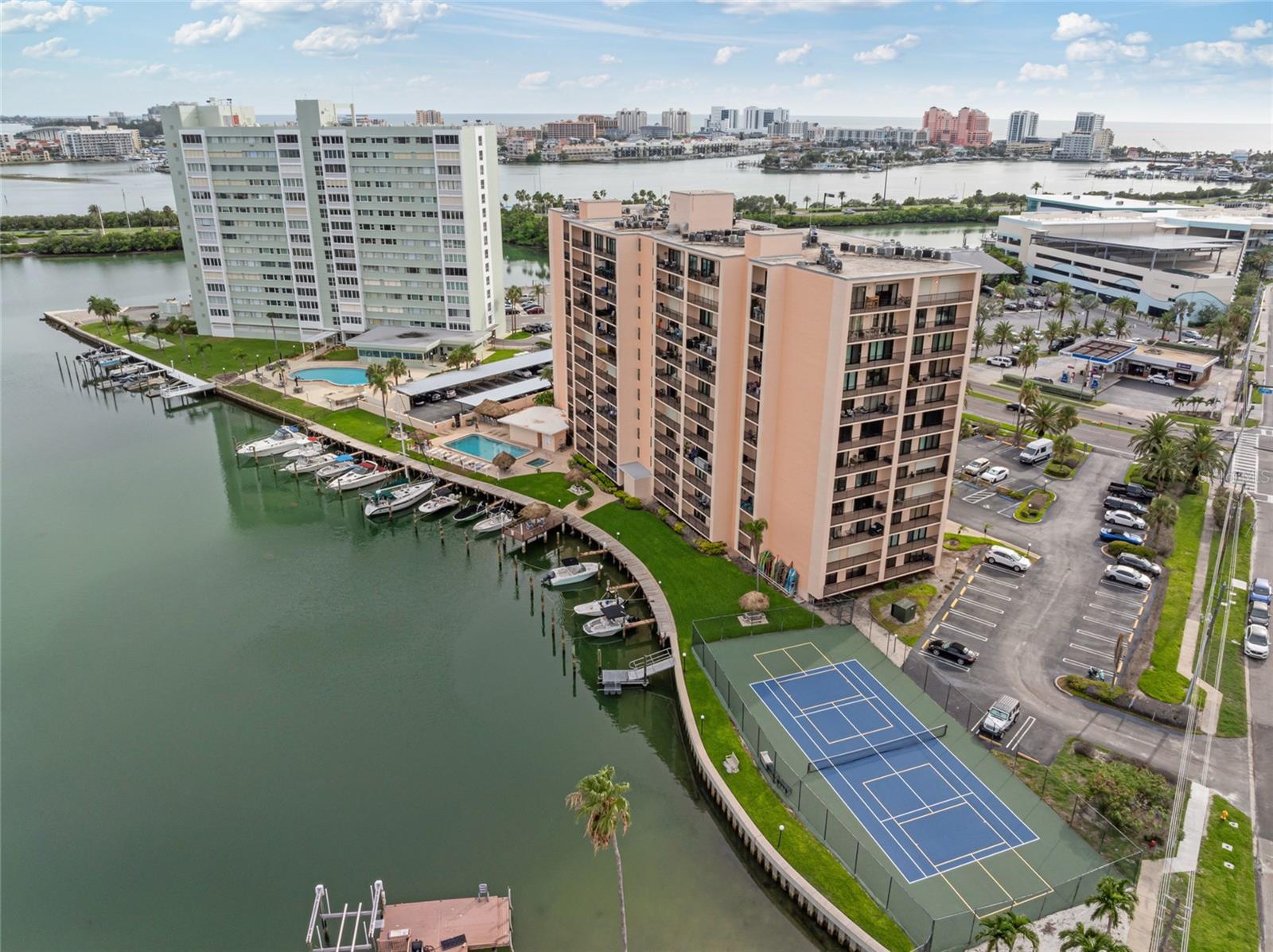 51 Island Way Views, Tennis Court and Pool