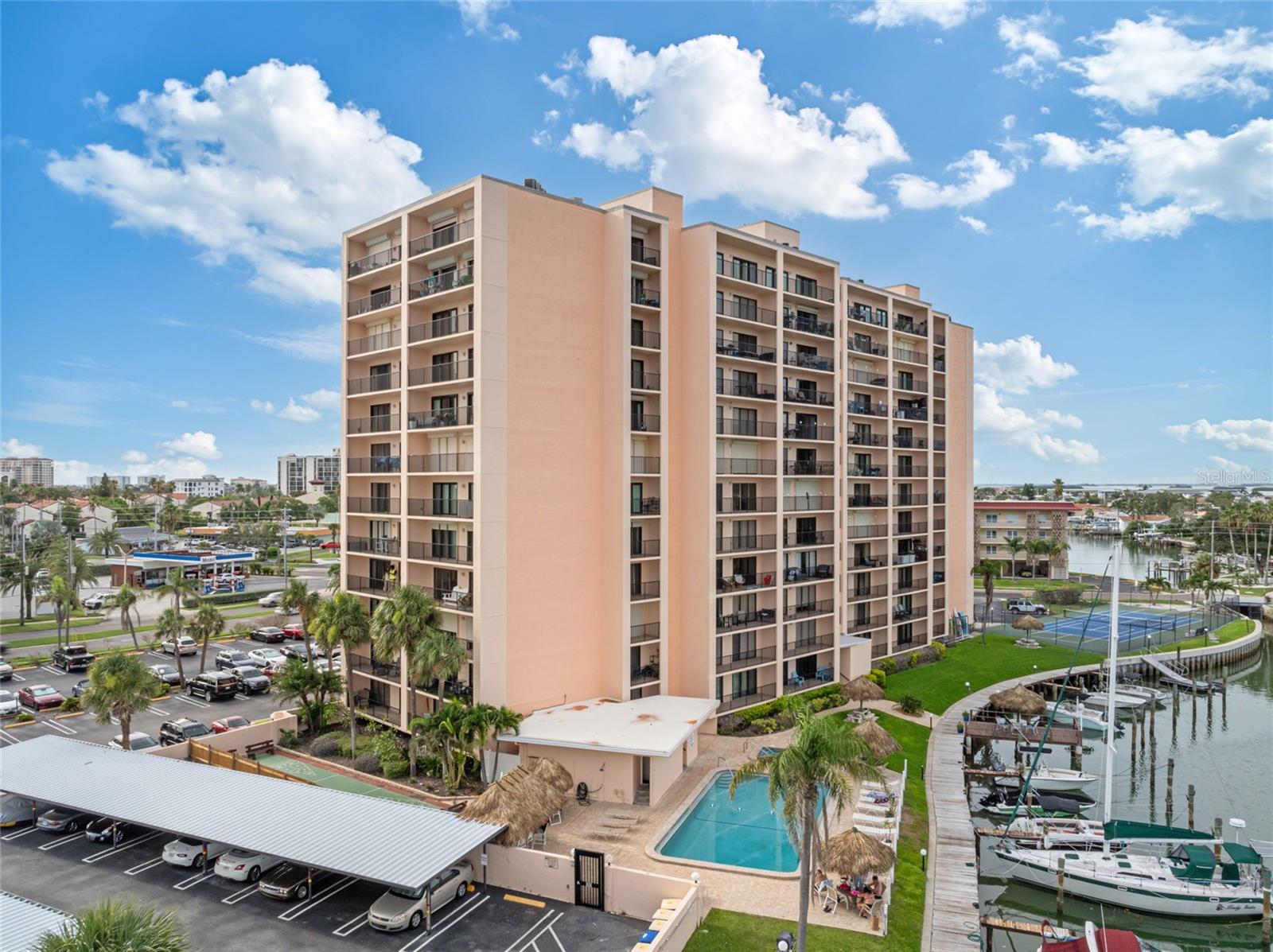 51 Island Way Views, Tennis Court and Pool