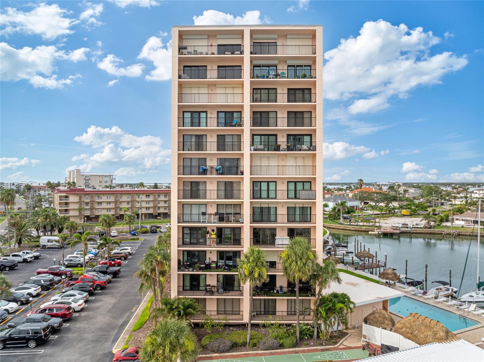 51 Island Way Views, Tennis Court and Pool