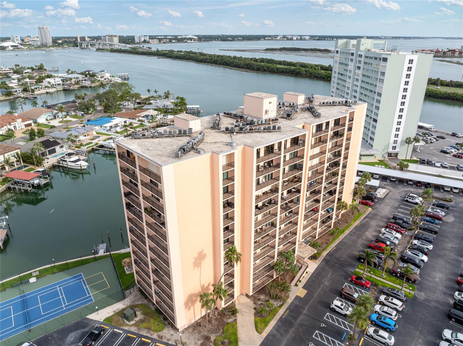 51 Island Way Views, Tennis Court and Pool