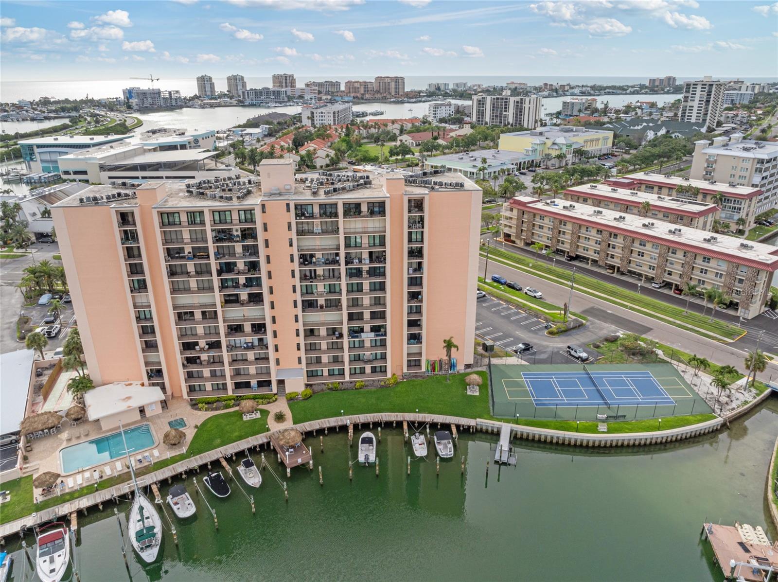 51 Island Way Views, Tennis Court and Pool