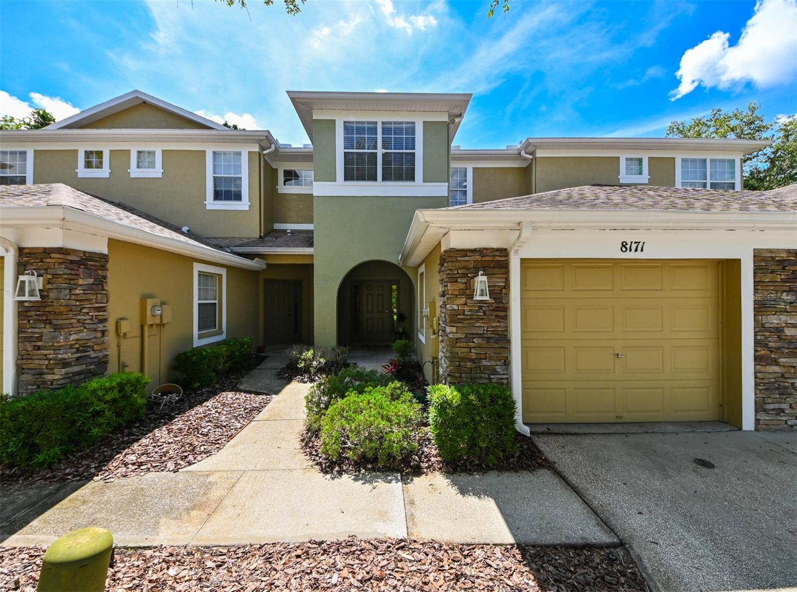 8171 Stone View Dr1 car garage