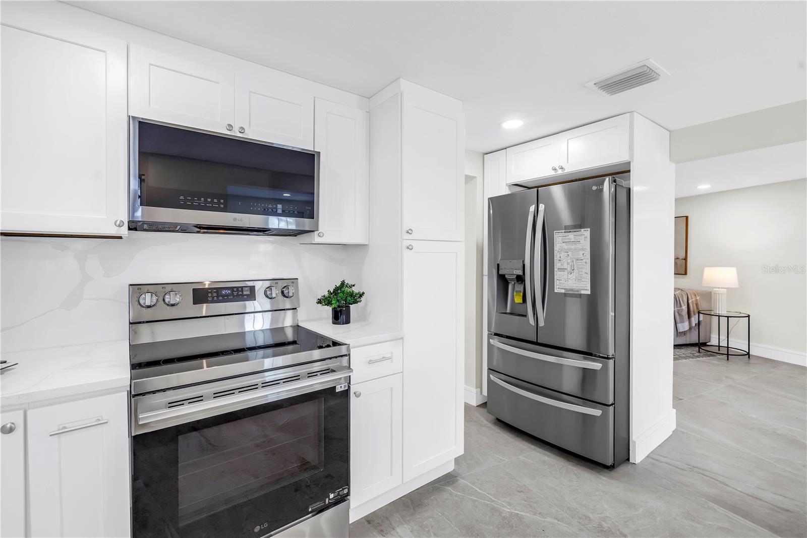 New top of the line appliances.